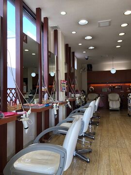 【御所】≪平均退社19時≫≪基本給25万★社会保険完備≫≪働くママさん歓迎≫終わる時間が早いのでプライベートも充実♪子育て中のママさんも多く働かれていますよ！頑張り次第で早期デビュー可能♪「Parmtown soar（パーマタウンソア）」からスタイリスト（美容師）の求人☆★☆