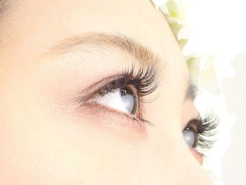 【京橋】≪未経験OK≫≪実働8時間≫≪働くママも歓迎≫≪店長候補も歓迎!!!≫アクセス良好！人間関係も良くアットホームなサロン！可愛くおしゃれな店内が魅力的Riel（リエル）からアイリスト（アイデザイナー・まつ毛エクステ）の求人☆☆