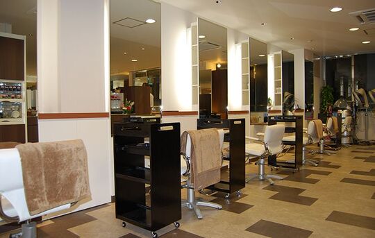 【枚方市駅】≪月8日休み≫≪賞与あり≫≪退職金制度あり≫≪平均退社19時≫有給も使用しやすい環境なので、連休も取得しやすい☆地域の方から愛されるサロン☆“TOP HAIR Neo（トップヘアーネオ）”からスタイリスト（美容師）の求人☆★☆