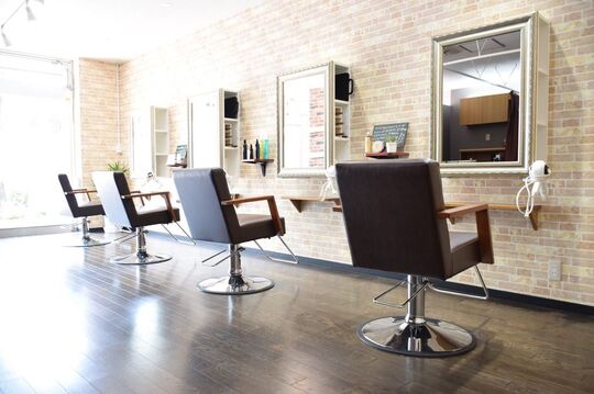 【向野】≪最短2年でスタイリストデビュー・未経験OK≫少人数サロンなのでレッスンはマンツーマンで見てもらえる環境！幅広い年代のお客様へ癒しの空間をご提供するアットホームサロン「Hair Salon Crea（ヘアーサロンクレア）」からアシスタント（美容師）の求人☆★☆