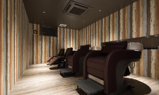 【湘南台】≪完全週休2日制・髪質改善がウリ・完全マンツーマン≫集客に力を入れているので、収入も安定！上質なケアが人気の「emue 湘南台店（エミューショウナンダイテン）」からスタイリスト（美容師）の求人☆★