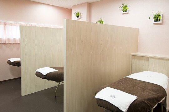 【阪急烏丸】≪家賃補助あり≫≪社会保険完備≫≪産休育休取得実績あり≫実働8時間・土日休みの取得OKなど働きやすい環境です！独自理論の手技を扱うエステサロン「ESTHE STATION 京都店（エステステーションキョウトテン）」からエステティシャンの求人☆★