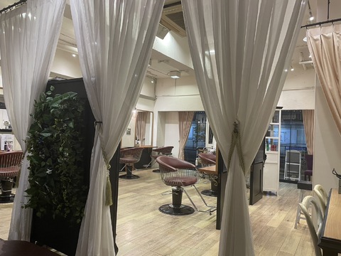 【摂津富田】≪完全週休2日制≫女性スタッフさん達が長く働けるように働きやすい環境を意識していると自然とそうなりました！スタッフさんの定着率もバッチリのサロン「raf grande stanza（ラフグランデスタンザ）」からスタイリスト（美容師）の求人☆☆