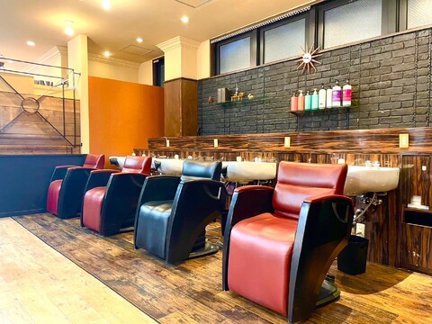 【八王子駅】≪寮あり・デビューまで2年！・社会保険完備≫希望者で勉強会も多数実施、スキルアップを目指す方にオススメ！エステメニューも取り扱うトータルビューティーサロン「HairSalon Shian 八王子店（ヘアーサロンシアンハチオウジテン）」からアシスタント（美容師）の求人☆★