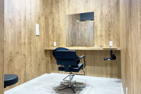 【高鷲】≪完全シフト制≫≪月2回連休もOK≫≪ワンツーマンで接客≫無理な予約の取り方はなく、ゆったりお客様と向き合えるプライベートサロン！ive（イヴ）からスタイリスト（美容師）の求人☆★☆