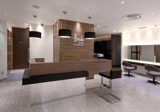 【高槻駅】≪完全週休2日制≫≪社会保険完備≫土日休みもOK！メニューはシングルとパリジェンヌのみなので未経験の方も早く活躍可能！20〜30代のお客様から愛されるお店です！「ビューティ堀出 高槻阪急スクエア店（ビューティホリデタカツキハンキュウスクエアテン）」からアイリスト（アイデザイナー・まつげエクステ）の求人★☆