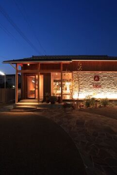 【石山】≪月に1度必ず3連休あり≫≪第3日曜休み≫≪社会保険完備≫≪空き時間にレッスン可能≫髪質改善や頭皮ケアが得意なサロン！育休、産休制度が整っているので女性でも働きやすい環境！様々な分野を学ぶことが出来るサロン「taba hair touan（タバヘアートウアン）」からアシスタント（美容師）の」求人☆★☆