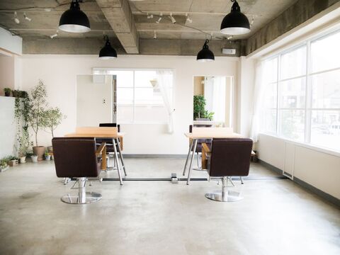 【天満橋】≪月7,8日休み≫≪デザイン力が身に付く≫≪営業中レッスンOK≫≪デビューまで最短2年≫美容師としてしっかり成長できるサロン！あなたの夢を全力でサポートしてくれます！おしゃれで開放的な店内がお客様にも好評な人気サロン「ieri（イエリ）」からアシスタント（美容師）の求人☆★