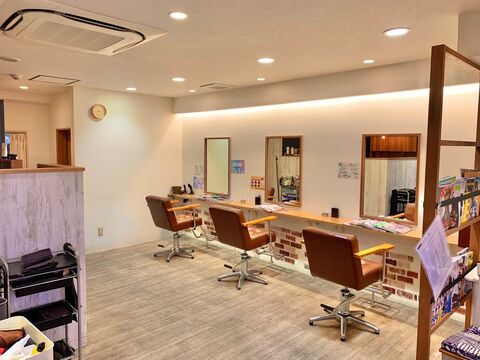 【滝谷】≪営業中レッスンOK≫≪毎月希望休OK、土日も可能≫≪毎月3連休も可能≫営業後は遅くならないのでプライベートとメリハリつけて働けます♪地域密着のアットホームサロンLinea.（リネア）からアシスタント（美容師）の求人★☆