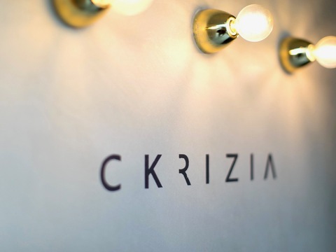 【住之江】≪社会保険完備≫月7日以上休み！デビューまで最短2年！伸ばし合い・助け合いでスタッフ仲もバッチリ。イベントも多くオーナーとの距離も近いです。夜も強制レッスン無しで働きやすさも◎まつエクも学べるトータルビューティーサロン「hairs CKRIZIA（ヘアーズクリッツァ）」からアシスタント（美容師）の求人☆★☆