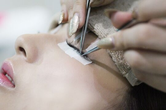 【おもろまち】≪最低保証給25万円≫≪月8日休み≫≪早番・遅番あり≫他にはない好待遇！最低保証給もあるので安心♪短時間勤務もご相談ください♪「Min te Lash 那覇おもろまち店（ミントラッシュナハオモロマチテン）」からアイリスト（アイデザイナー・まつげエクステ）の求人☆☆