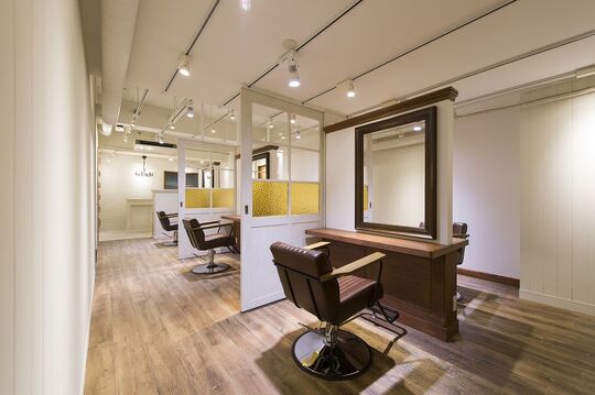 【東陽町】◆月給25万円スタート・月8日休み（月1回土日休みOK）・19時退社可能・社会保険完備◆丁寧なカウンセリングが人気のサロン、お給与やお休みの制度がしっかりしており、働きやすさ抜群a-granz 東陽町店（エーグランツトウヨウチョウテン）からスタイリスト（美容師）の求人★☆