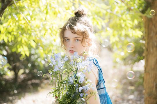 【和泉府中】≪月給18.5万円〜≫≪新卒も大歓迎 ≫≪ 月7.8日休み＆第3日曜日休みあり!!≫≪社会保険完備≫ライフワークバランスを尊重してくれる環境を完備★話題の今雑誌などに掲載されているサロン◎南大阪注目のFleur（フルール）からアシスタント（美容師）の求人☆★☆