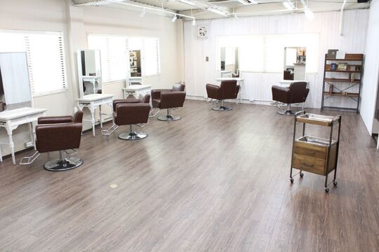 【今福鶴見】≪正社員なのに完全自由シフト制≫≪完全週休2日制≫≪月に2回土日休みOK≫≪社会保険完備≫パートのママさん美容師も歓迎！新規のお客様が多いので、入客チャンスも多数あり！給与が安くて休みも休憩もない、そんな美容師の働き方を変えたサロン「Rowel（ローウェル）」からスタイリスト（美容師）の求人★☆