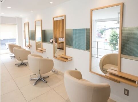 【西九条】◇◆月給25万円・社会保険完備・完全週休2日制・19時までに退勤可能◆◇業務委託、正社員、パートの中から自分のライフスタイルに合わせた勤務を選択可能！1人1人が役割を担ってお店を作っていきます！「zephyr(ゼファー)」からスタイリスト（美容師）の求人☆★☆