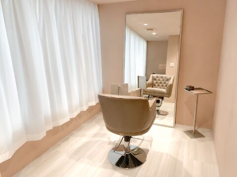 【梅田】≪最低保証給25万円～≫≪基本マンツーマン≫≪早番遅番制≫≪社会保険完備≫リピーター率が多く、生涯顧客をつけられる！平均報酬60万円超えの人気サロン！「ROAVER（ローバー）」からスタイリスト（美容師）の求人☆★