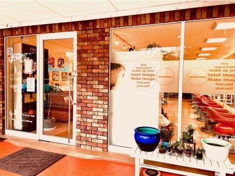 【泉ヶ丘】≪18時退勤≫≪第1,3日曜日休み≫地域密着で幅広い年代のお客様に人気のヘアサロン！ママさん美容師歓迎です！「HAIR Branche 竹城台店（ヘアーブランシェタケシロダイテン）」からスタイリスト（美容師）の求人☆★☆