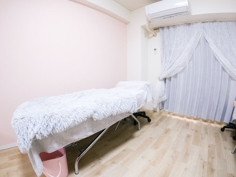 【天王寺】≪月4～10日休みの選択制＆連休OK≫≪日曜は17時に退勤可能≫フラットラッシュ専門店！プライベートも充実でき、長く仕事を続けられる環境があります！自分の技術を活かして活躍できる！「momo 天王寺店（モモテンノウジテン）」からアイリスト（まつげエクステ）の求人★☆★