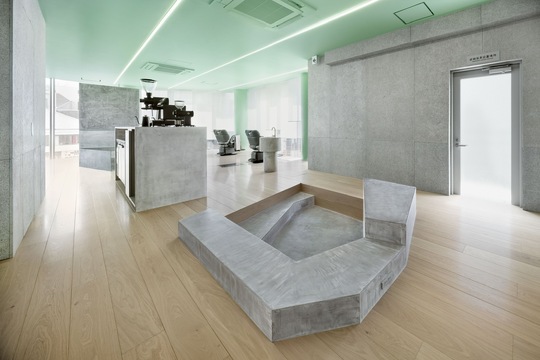 【三ノ宮】≪完全週休2日≫≪社会保険完備≫ここにしかない床屋でお客様に最高のサービス、空間を提供します。一緒に面白いことしていきましょう！「床屋にもう（トコヤニモウ）」からスタイリスト（美容師・理容師）の募集☆★