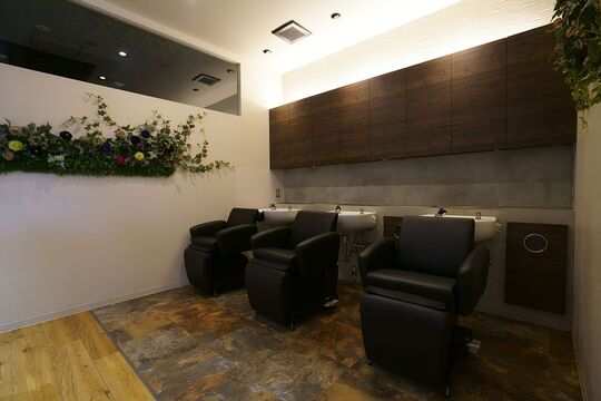 【海老名駅】業務委託と正社員を選択可能！◆土日休みOK・有給休暇あり・社会保険完備◆時短勤務など柔軟に対応可能なので、一度ご相談ください！各種イベントや撮影チームの設置など、興味があることをピックアップして挑戦できる「Salt 海老名店（ソルトエビナテン）」からスタイリスト（美容師）の求人☆★