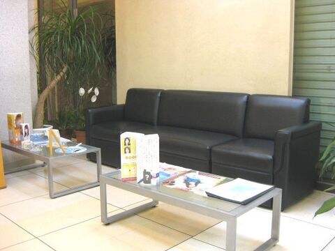 【初芝】駅からすぐの地域密着型アットホームサロン「ire（イーレ）」からアシスタント（美容師）の求人！着付・メイクも習得可能♪オーナーさん含め、女性スタッフさんばかりの柔らかい雰囲気で働きやすさバツグン☆☆