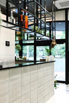 【徳重】◆完全週休2日制・社会保険完備・19時台に退勤可能◆営業時間内レッスンも可能で2年以内でのデビューが叶います！安売りではない技術でゆったりお客様と関われる「Renata hair（レナータヘアー）」アシスタント（美容師）の求人☆★