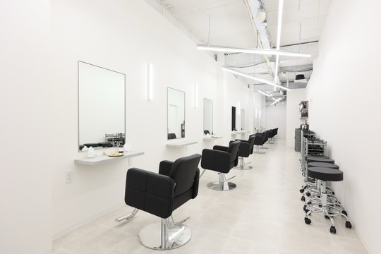 【大通】◆産休育休実績あり・独立支援制度あり・社会保険完備・完全週休2日制◆自由に使える有給休暇で連休も取得可能！豊富なキャリアアッププランで長く活躍できる「GULGUL 札幌大通店（グルグルサッポロオオドオリテン）」からスタイリスト（美容師）の求人☆★