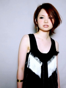 【三国ヶ丘】指名数や勤務年数に応じてお給料にもしっかり還元！中途スタイリストは前職の月給も考慮します★本格的な撮影や店内コンテストなどクリエイティブな活動にも積極的★感性を磨くための《特別休暇》《早帰りDAY》もあり♪互いを思いやる素敵なスタッフばかり☆スタイリスト（美容師）の求人★☆