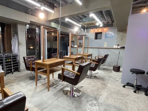 【心斎橋】≪月給25万円保証／完全週休2日制／社会保険完備／有給休暇あり≫≪シフト制で自由に働ける≫総売上の50％～55％と高い還元率があり、高収入を目指せます！自由な社風で楽しくお仕事してもらえます！！「ROBIN（ロビン）」からスタイリスト（美容師）の求人☆★