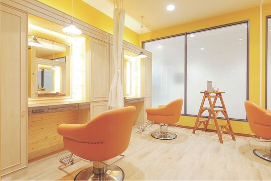 【薬院駅】≪社保完備・月給25万円～・月休8日・​産休育休制度あり・ブランクありでもOK・ゆとりをもった予約制・スタイリストオンリー≫リモート自由参加の講習！待遇だけでなく一緒に働く仲間同士、仲が良いのも魅力のひとつ！福岡エリアで店舗展開中の高条件、福利厚生充実のヘアサロン「kirak（キラク）」からスタイリスト（美容師）の求人☆★☆