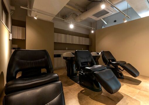 【鳳】≪完全週休2日制・夏冬休暇が充実≫≪社会保険完備≫≪最短2年デビュー≫ヘアデザインを楽しみながら成長できる体制が整っています！「STAGE 鳳（ステージオオトリ）」からアシスタント（美容師）の求人☆★