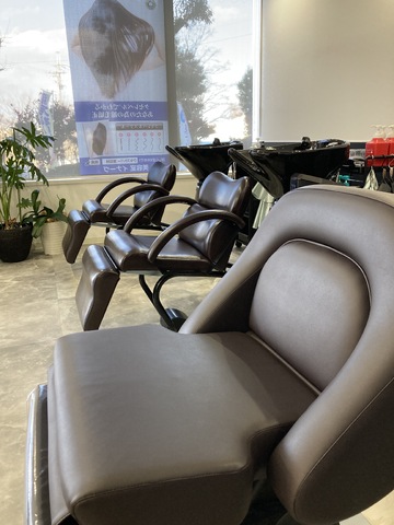 【金剛】≪完全週休2日制≫≪18時営業終了≫≪社会保険完備≫地域密着サロンとしては幅広い年代のお客様に大人気！福利厚生が整い、安心して長く働いていける体制です！「positive making innerve（ポジティブメイキングイナーヴ）」からアシスタント（美容師）の求人☆★☆