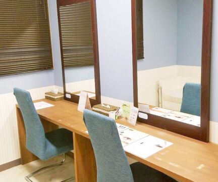 【柳丸町】≪月休8日・社会保険完備・研修中もお給与アリ≫充実の教育環境！未経験の方もご安心ください。1日でも長く働ける環境づくりに取り組みます！店舗展開中の人気アイラッシュサロン「RECARO 宮崎店（レカロミヤザキテン）」からアイリスト（まつげエクステ・まつげパーマ）の求人☆☆