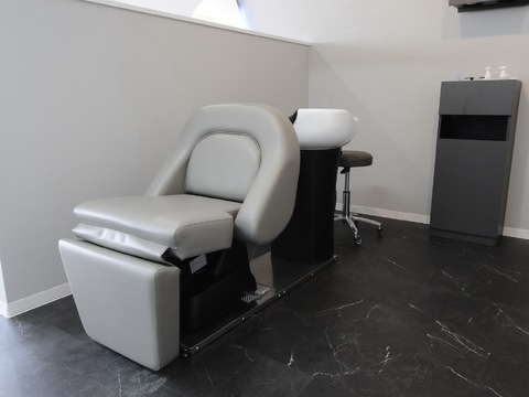 【泉大津駅】≪自由出勤制≫≪20～50代の男女スタッフ応募歓迎≫≪17時までに退勤可能≫≪ママさんの応募歓迎≫カラーを中心にヘッドスパなどのメニューも人気！スタイリストオンリーのデザインカラー推しサロン！「ZERO（ゼロ）」からスタイリスト（美容師）の求人★☆