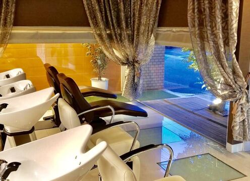 【西鉄久留米】≪月給23万円〜≫≪未経験・新卒生OK≫離職率が低いのはスタッフ同士が支え合いながらお仕事をしているから！スタッフさんの自主性を大切にしている人気のヘアサロン「VOiCE Y’s BRAND（ボイスワイズブランド）」からスタイリスト（美容師）の求人★☆