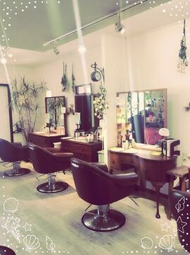 【惣利】≪日曜定休あり・月給20.5万円スタート・月8,9日休み・社会保険完備≫頑張ったら頑張っただけ還元！カット技術や薬剤など様々な知識を身につけることができるヘアサロン「PALLINA by 1/f（パリーナバイエフブンノイチ）」からスタイリスト（美容師）の求人☆★