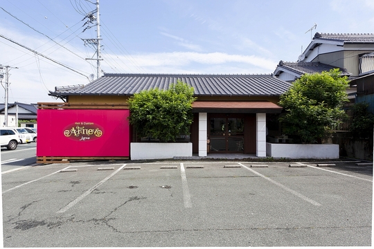 【赤岩口】◆ベビーシッター費用補助あり・日曜定休・最大月12日休み・残業ほぼ無し・社会保険完備・最短1年デビュー可能・営業時間内レッスンOK◆研修センターがあり、確実にスキルアップが可能です！幅広い年齢層のスタッフが活躍するサロン！「Ai-ney 忠興店（アイニータダコウテン）」からアシスタント（美容師）の求人★☆