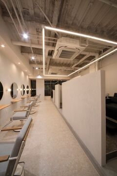 【京橋】≪月8日休み＆社会保険完備≫教育システムもばっちりなので、安心して成長していけますよ！「melt 京橋店（メルトキョウバシテン）」からアシスタント（美容師）の求人☆☆