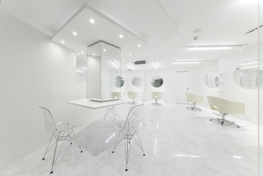 【梅田】≪自由出勤制≫≪中抜け等もOK≫≪技術が不安な方でも教育体制あり≫メンズメニュー全般人気のメンズサロン！「Namju（ナムジュ）」からスタイリスト（美容師）の求人☆★