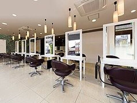 【土浦駅】◇◆日曜休みあり・月8日休み・産休育休制度あり・社会保険完備◆◇月給25.5万円スタートと好待遇が人気です！サロンワーク以外にもいろんな活動があるので、美容師としての職業を全力で楽しめます♪“BEAUTY LAND 土浦文京町店（ビューティーランド ツチウラブンキョウチョウテン）からスタイリスト（美容師）の求人★☆