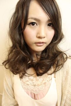 【堺東】『髪と人と自然に優しく美しく』がコンセプト！「calme=穏やか」…ナチュラルな雰囲気の中、大人の寛ぎの時間を提供するサロンです。低刺激な薬剤、炭酸スパなどヘア・頭皮ケアにも力をいれています！アシスタント（美容師）の求人☆☆