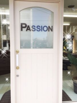 【西京極】■平均退社18時■営業時間内レッスン中心■住宅手当あり■プライベートも大切に長く働いていくことができます♪家族のようにスタッフさんと接し、お客様との距離がとても近いあったかサロンPASSION（パッション）からアシスタント（美容師）の求人☆★☆