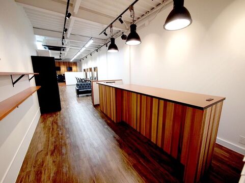 【南堀江】≪月給20万円〜≫≪最短1年デビュー≫営業中のレッスンもOK!!少人数制なのでマンツーマンで技術指導してもらえます!撮影にも力を入れているため、興味がある方にもオススメです◎souko.（ソウコ）からアシスタント（美容師）の求人☆★☆