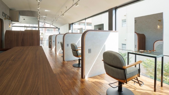 【三ノ宮】≪完全週休2日制≫≪土日休みOK≫≪社会保険完備≫≪保証給あり≫≪ママさんの応募も歓迎≫≪産休育休取得実績あり≫髪質改善や韓国風カラーに特化したサロン！お休みや保証給など安心して働ける環境が揃っています！「髪質改善専門店 here（カミシツカイゼンセンモンテンヒアー）」からスタイリスト（美容師）の求人☆★☆