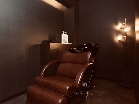 【新田辺】≪カラー専門、カット専門、オールメニューなど働き方を選択可能≫≪完全週休2日制≫≪18〜19時台に退勤可能≫≪業務委託希望の方は最低保障給あり≫グレーカラーが推し！お手頃な価格で地域から愛される人気サロン！セルフブロー推奨店の「Somesyo（ソメショウ）」からスタイリスト（美容師）の求人☆★