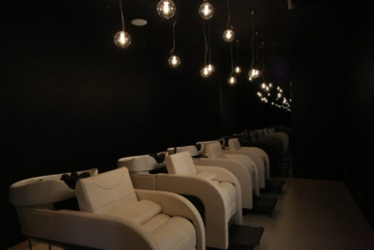 【本庄】◇マツエク、着付け、メイクも学べる・18時までの営業時間・日曜休みあり・有給休暇あり・住宅手当あり・社会保険完備◇勤務時間は短く、お休みと給与は多い、スタッフさんがここで働けて良かったと思えるサロンを目指しています！「SHAMPOO 本庄店（シャンプーホンジョウテン）」からアシスタント（美容師）の求人☆★