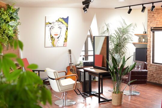 【JR徳島駅】≪週1回17時退勤≫≪社会保険完備≫≪完全週休2日制≫営業中レッスンOKなので体に負担なく働けます！駅チカサロン「HAIR CREATION SOI（ヘアークリエーションソイ）」からアシスタント（美容師）の求人☆★☆