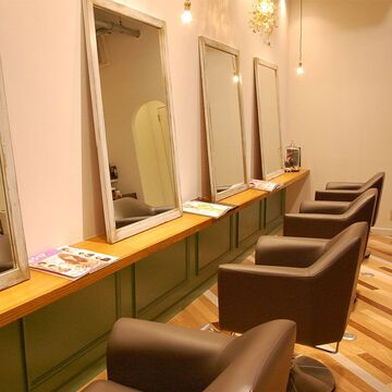 【薬院】≪残業なし≫≪小規模×少人数≫≪サロンワーク中心の職場≫レッスンはオーナーさんが直接指導！マツエク技術も学べるアットホームなヘアサロン「Posh hair design（ポッシュヘアデザイン）」からアシスタント（美容師）の求人★☆