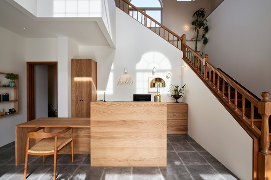 【高浜港】≪完全週休2日制≫≪社会保険完備≫≪営業中レッスンOK≫2年以内でスタイリストデビュー可能なカリキュラムあり！有給休暇やGW休暇もあるのでプライベートも充実させられるサロンです！「RUMI（ルミ）」からアシスタント（美容師）の求人★☆