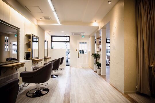 【八幡駅】≪日曜定休あり・高時給スタート・社会保険完備・高単価・売上ノルマなし≫子育て中の美容師さんも大歓迎です！ハイクオリティな技術と癒しの空間を提供するヘアサロン「Sense of hair（センスオブヘアー）」からスタイリスト（美容師）の求人★☆